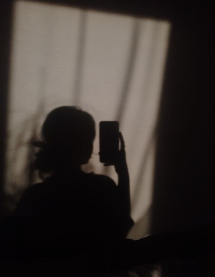 black mirror selfie dp aethetics for iphone