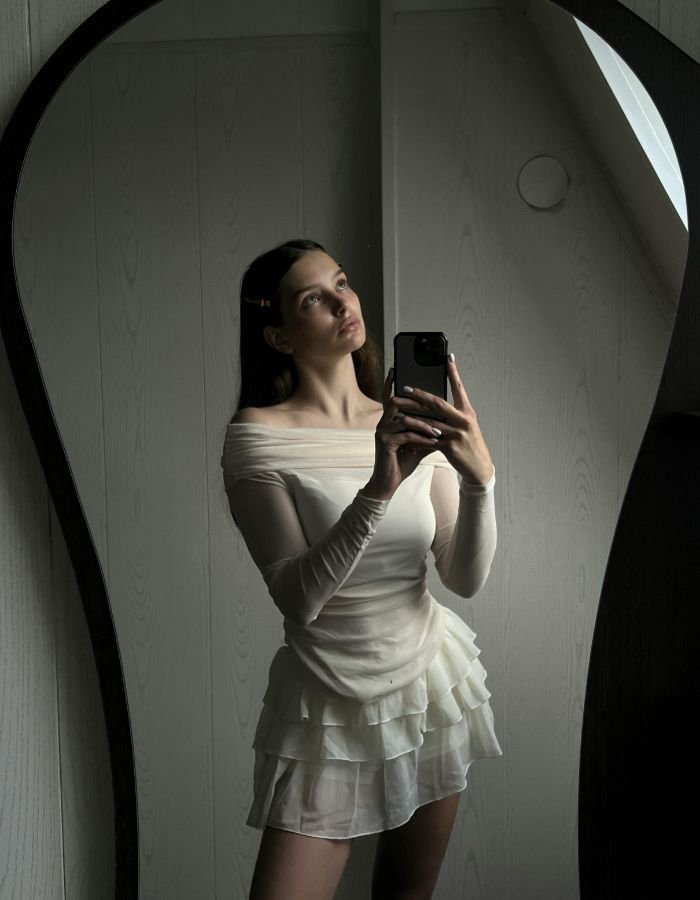 black mirror selfie dp aethetics for sad girl full hd