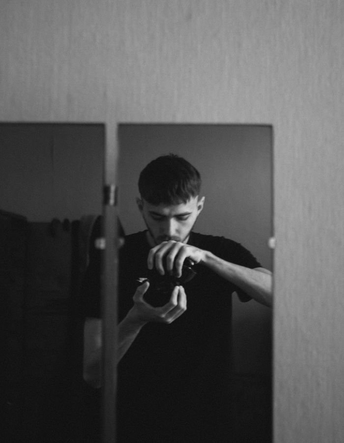 black mirror selfie dp image boy cool