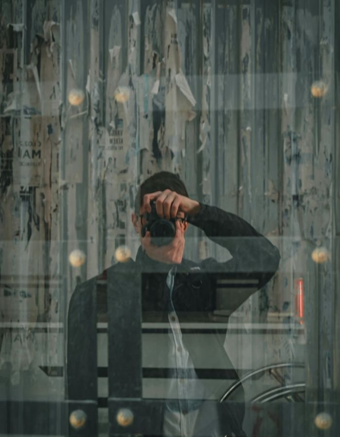 black mirror selfie dp image boy