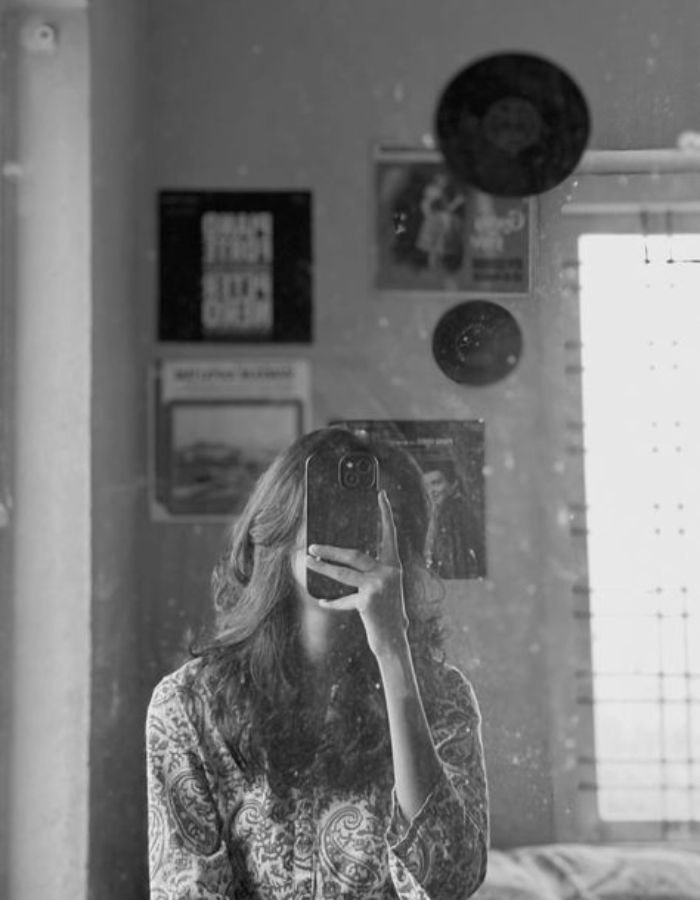 black mirror selfie dp image cool girl