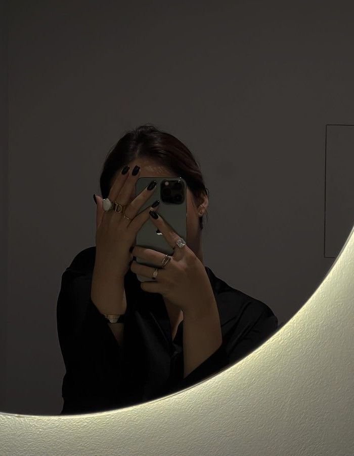 black mirror selfie dp image dark
