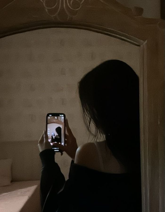 black mirror selfie dp image girl cool