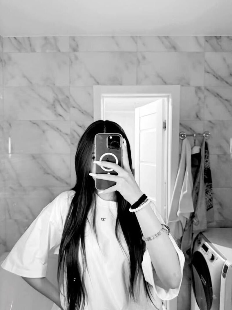 mirror selfie girl 9