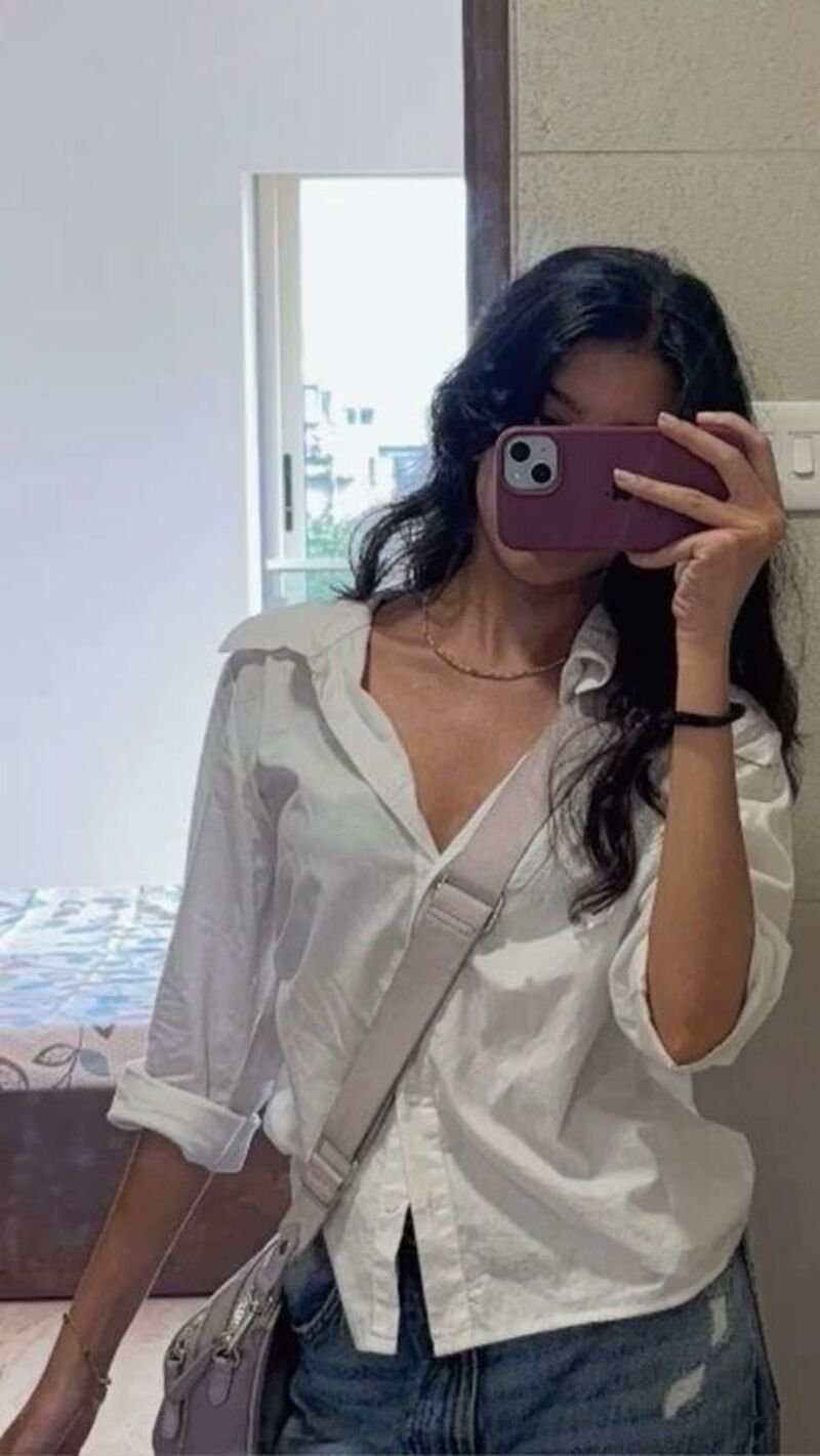 mirror selfie girl